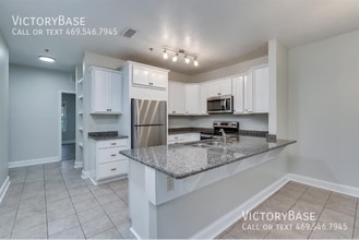 Building Photo - 410 Creekside Ln