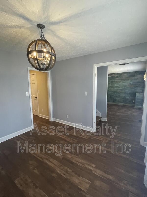 Foto del edificio - 5956 Wilkesboro Ln