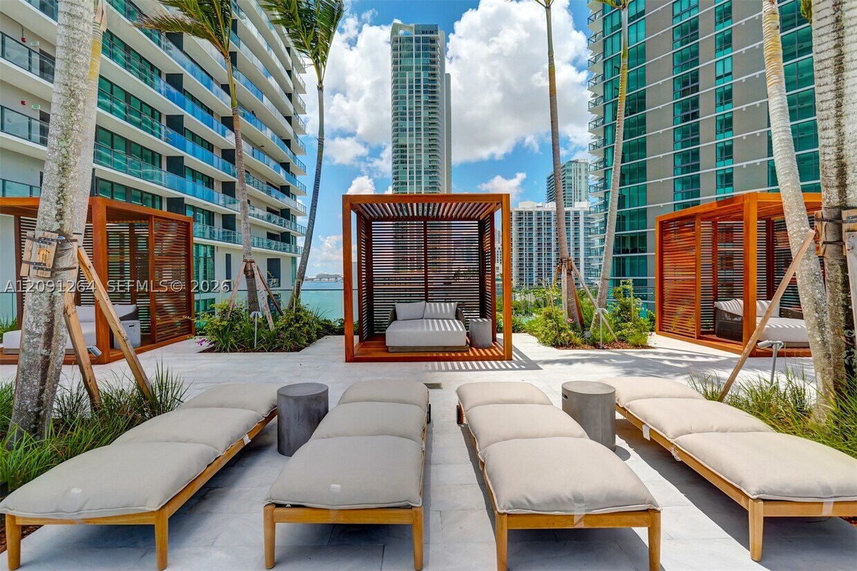 Foto del edificio - 3131 NE 7th Ave