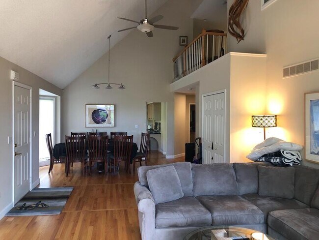 Building Photo - 2740 Maitland Dr