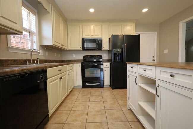 Foto del edificio - 1823 Hazel Dr