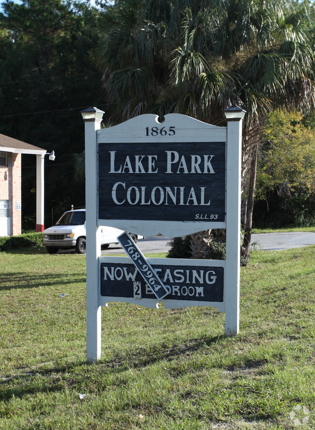 Building Photo - Lake Park Colonial