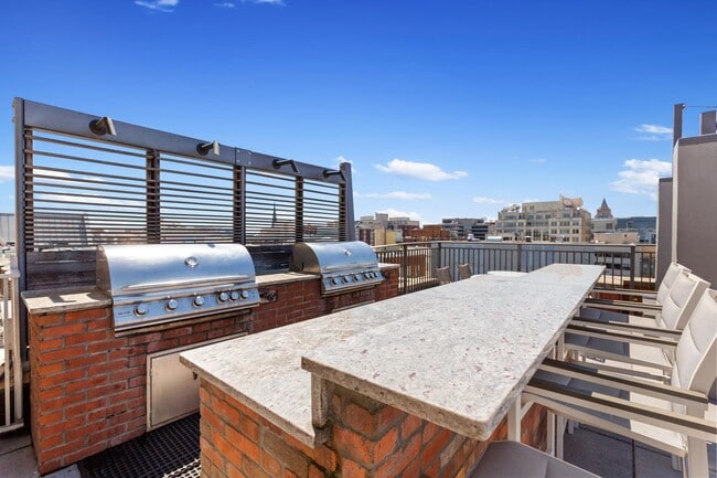 Building Photo - 1301 Thomas Circle