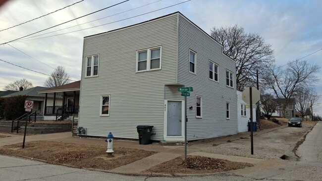 Building Photo - 401 Monroe St