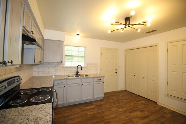 Building Photo - 800 Carter St