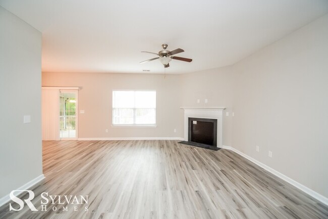 Building Photo - This gorgeous 5-bedroom, 3.5-bath home is ...