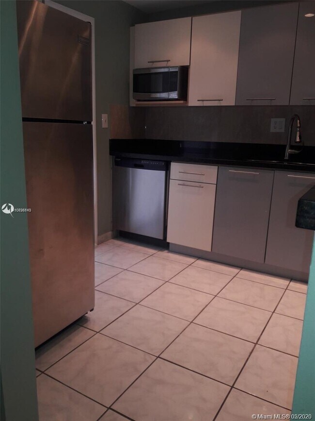 Building Photo - 5950 Del Lago Cir