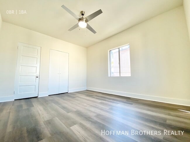 Building Photo - 1327 Magnolia Ave