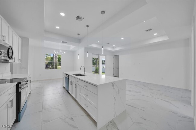 Building Photo - 2515 Sunniland Blvd