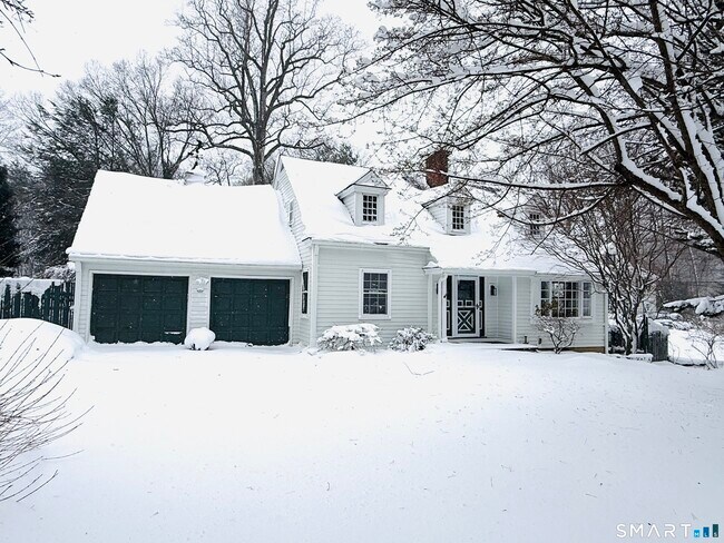 Foto del edificio - 1091 Round Hill Rd