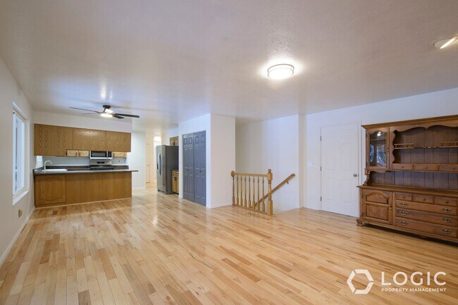 Building Photo - Spacious Home in Tooele!