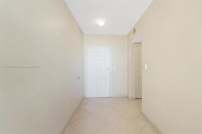 Foto del edificio - 16699 Collins Ave