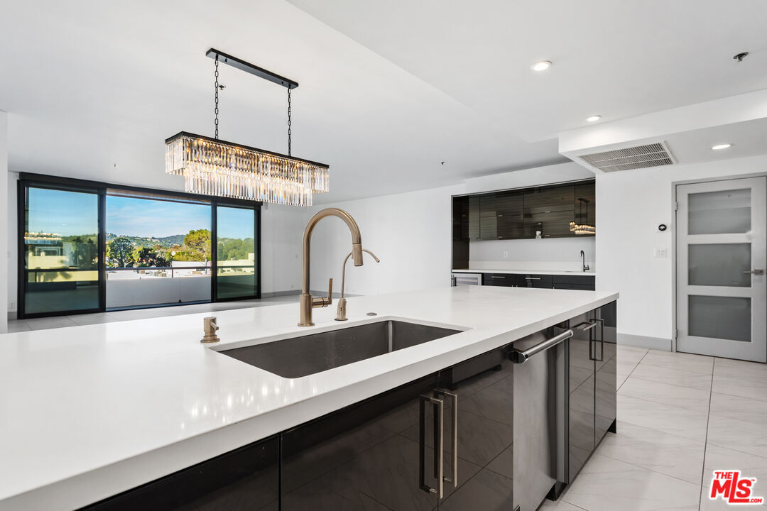 Foto principal - 10660 Wilshire Blvd