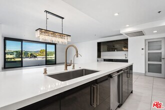 Building Photo - 10660 Wilshire Blvd