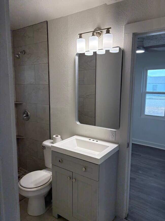 Foto del edificio - 608 N Bell St