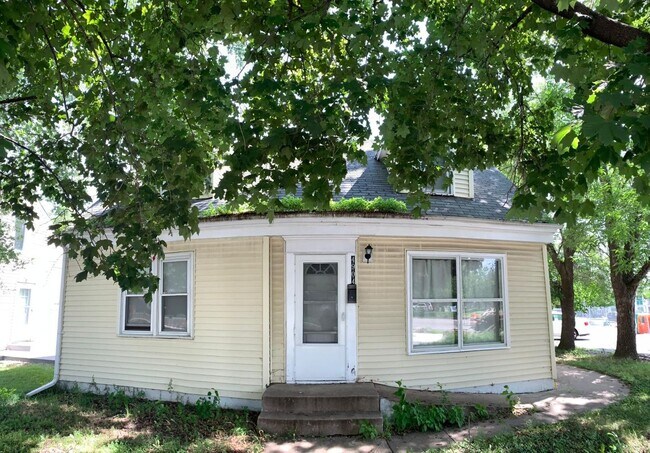 Foto del edificio - 4904 Xerxes Ave N