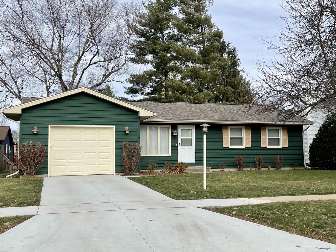 Primary Photo - 2312 Sumac Dr