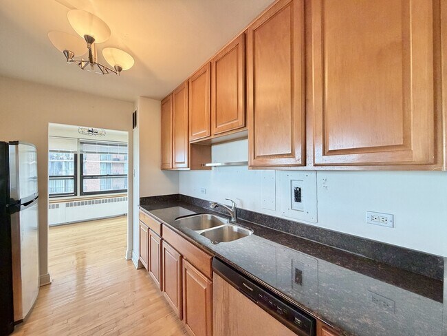 Foto del edificio - 4180 N Marine Dr