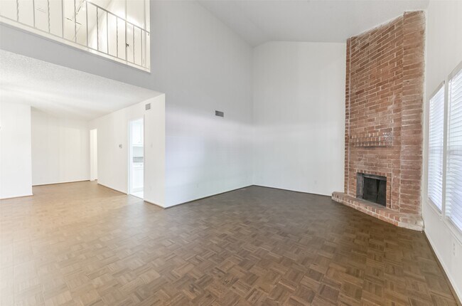 Foto del edificio - 14341 Misty Meadow Ln