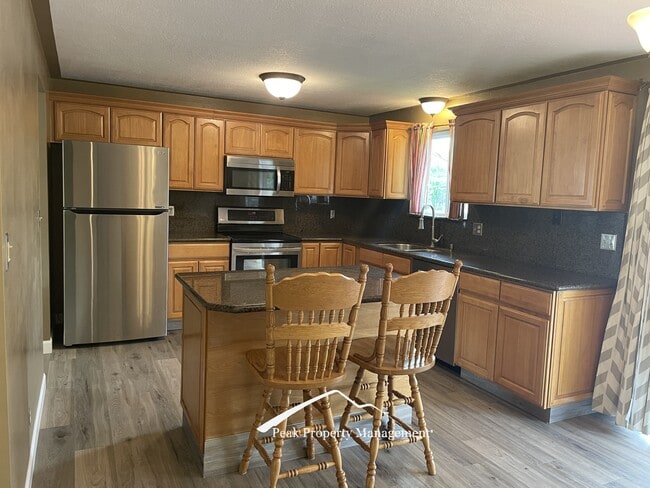 Building Photo - 8701 Brynwood Dr