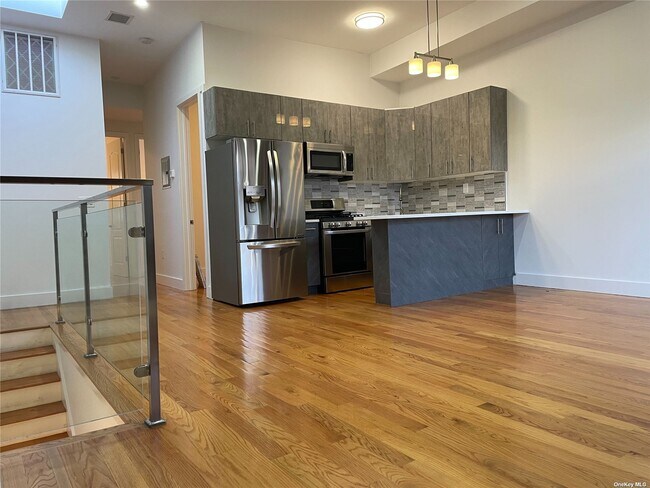 Building Photo - 262 Ridgewood Ave