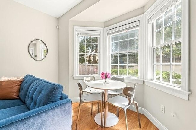 Building Photo - 749 Somerville Ave