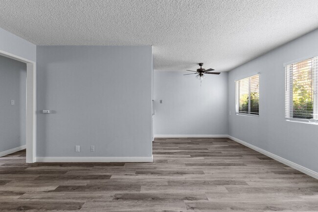 Building Photo - 425 Gaviota Ave
