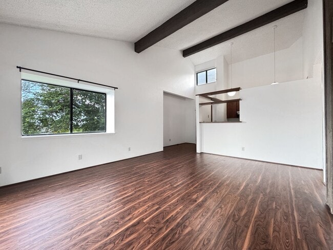 Building Photo - Recently Refreshed Kaneohe Townhouse