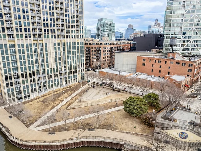 Building Photo - 700 N Larrabee St