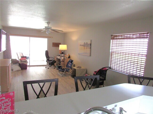 Foto del edificio - 26664 Little John Ct