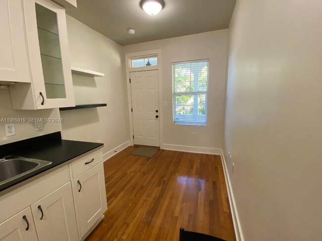 Building Photo - 119 Cibao Ct