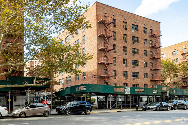 Foto del edificio - Rego Park Gardens - Coop