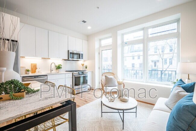 Foto del edificio - 2419 Ontario Rd NW