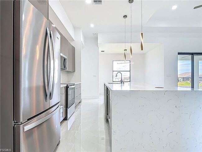 Building Photo - 323 NE 19th Terrace