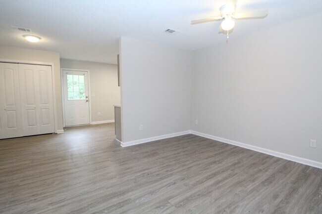 Foto del edificio - Updated 3/2 Brick Duplex in Northwest Pens...