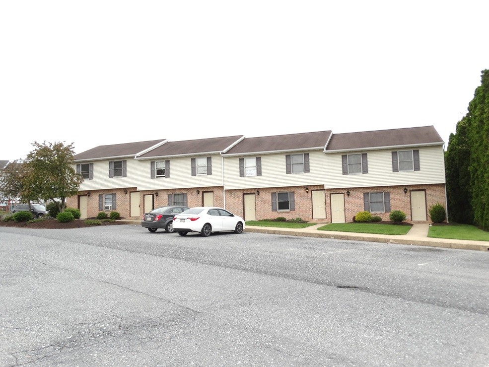 Primary Photo - 121 Heritage Rd