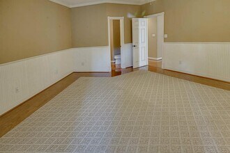 Building Photo - 58 Lake Rd