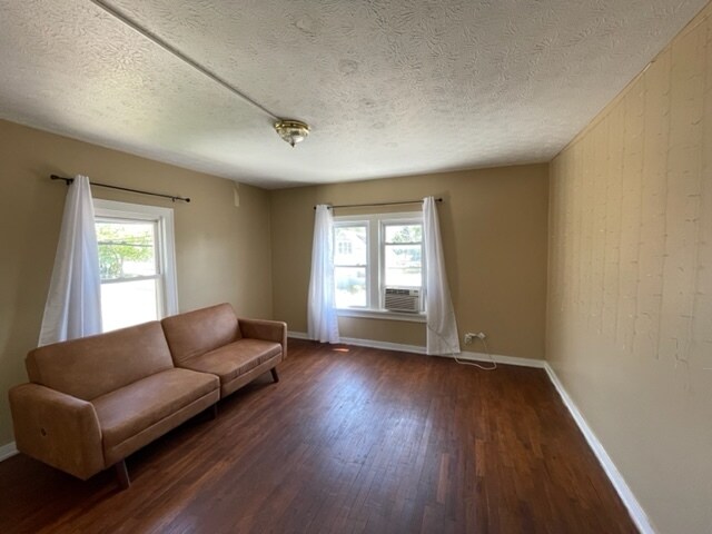 Foto del edificio - 810 E 8th St