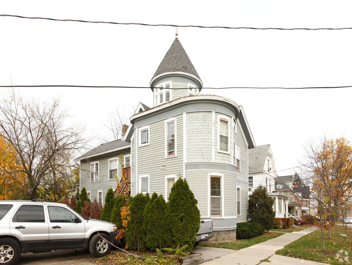 Foto del edificio - 315 N Thayer St