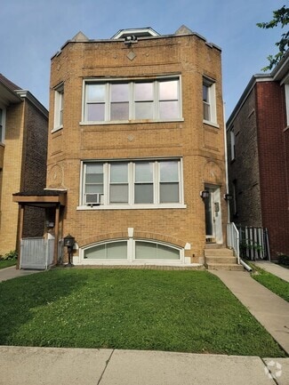 Building Photo - 132 S Austin Blvd
