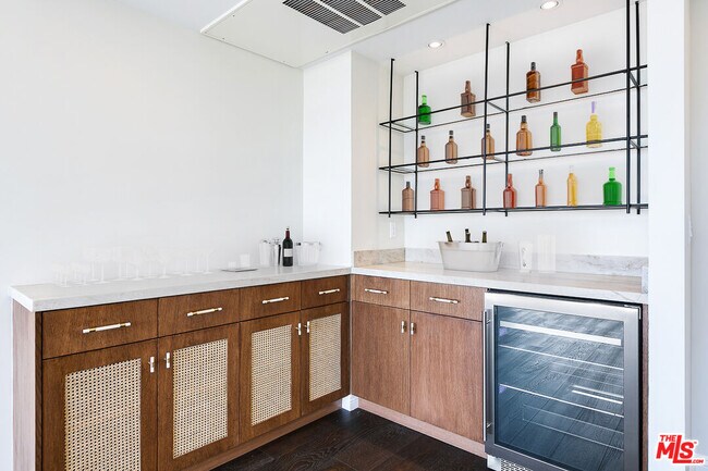 Foto del edificio - 818 N Doheny Dr #604