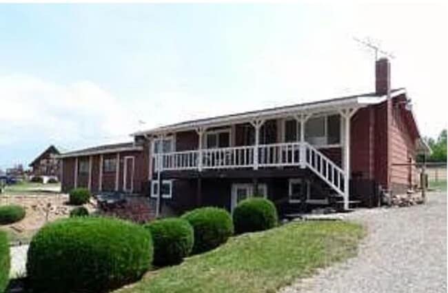 Building Photo - 5 bed, 2 bath Hamilton home on 1.32 acres