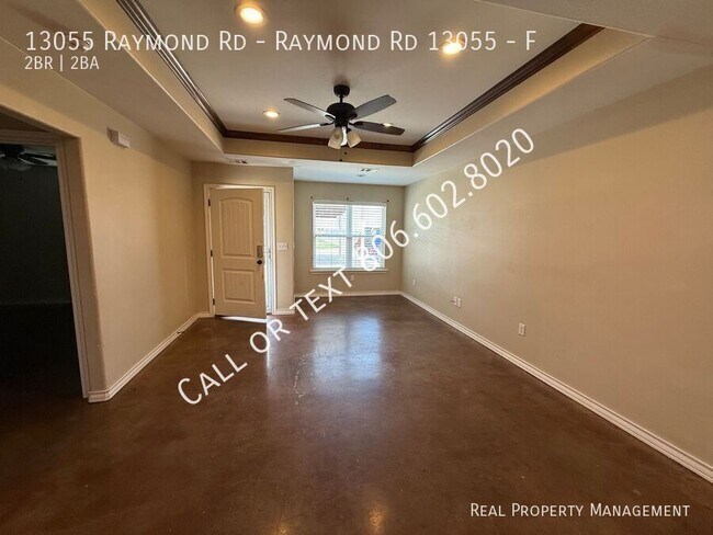 Foto del edificio - 13055 Raymond Rd