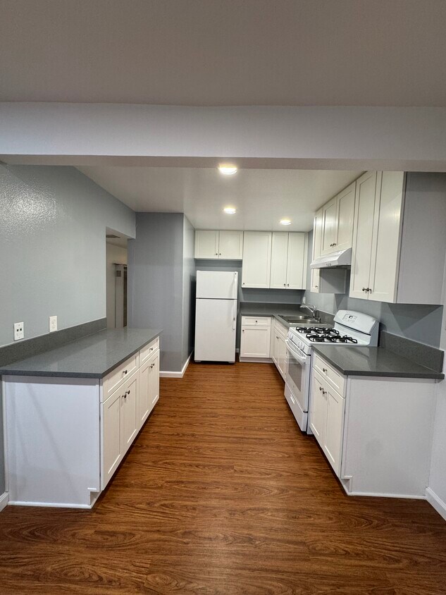 Foto principal - 1374 N Cuyamaca St