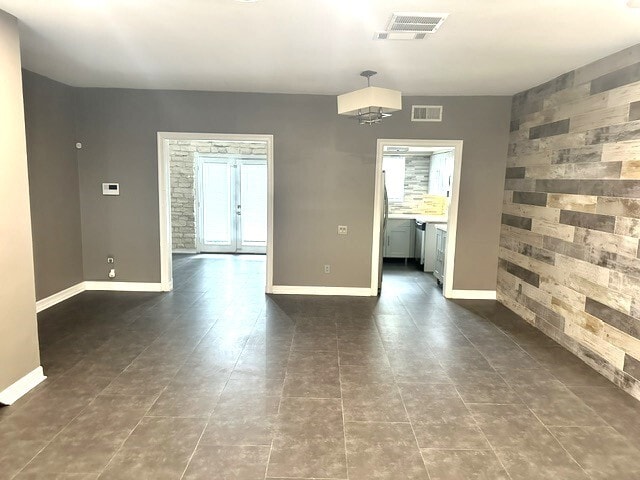 Building Photo - 11710 Southlake Dr