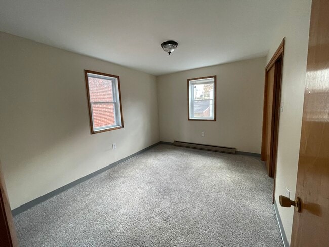 Building Photo - 111 Sunbury St