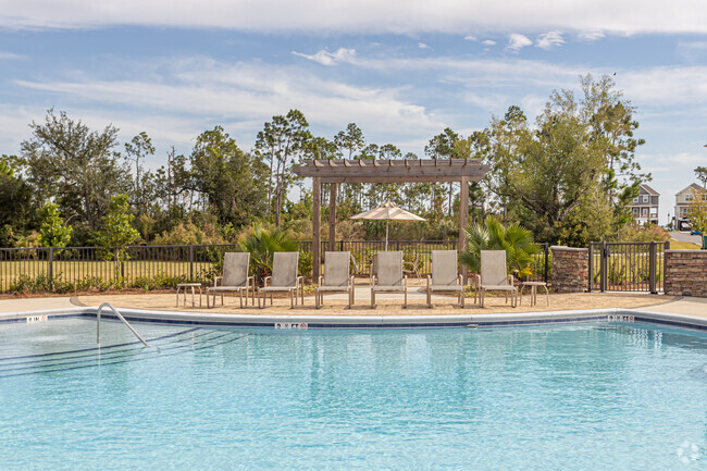 Piscina - Bridge Harbor Townhomes