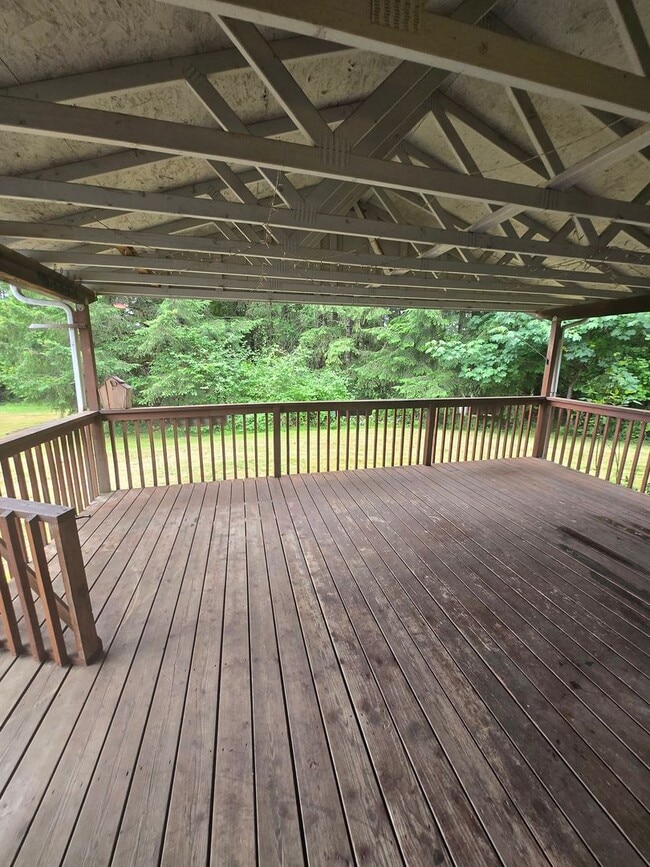 Building Photo - STATUS: AVAILABLE | R10B | $1995 + $100 ut...
