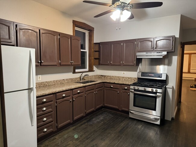 Kitchen - 2117 Scoville Ave