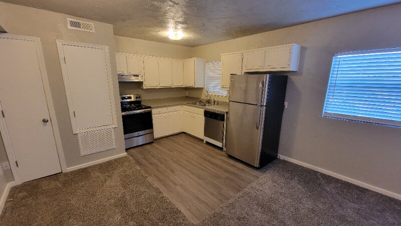 Primary Photo - 3017 N Lee Ave